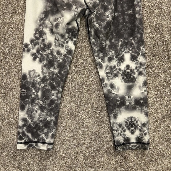 Lululemon Women's Leggings Capri Active Floral Stretch Printed Logo Size 6 - Picture 8 of 13